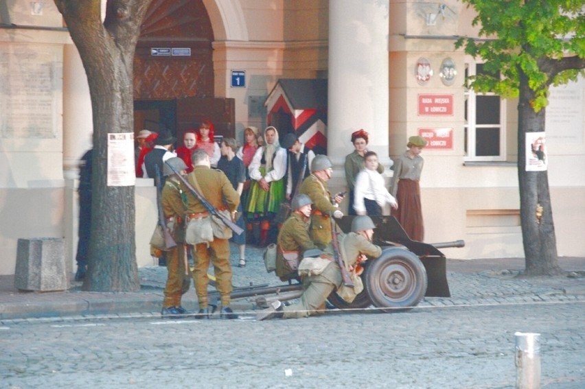 Inscenizacja walk, które odbyły się w Łowiczu w 1939 roku,...