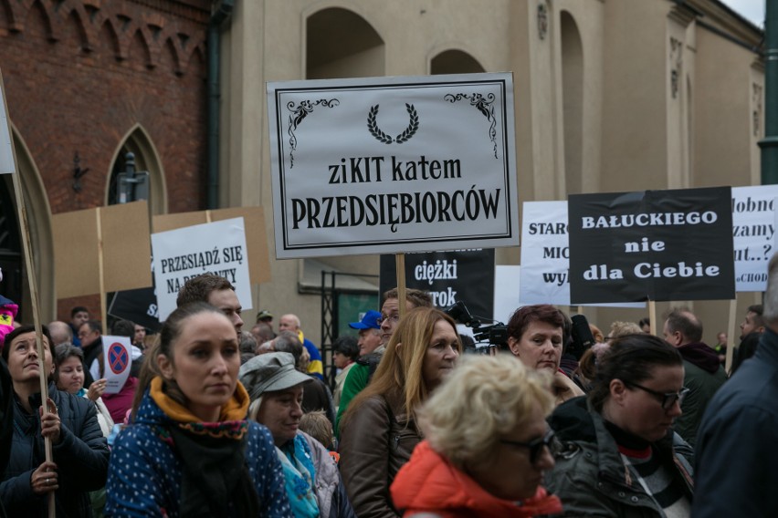 Protest na Placu Wszystkich Świętych