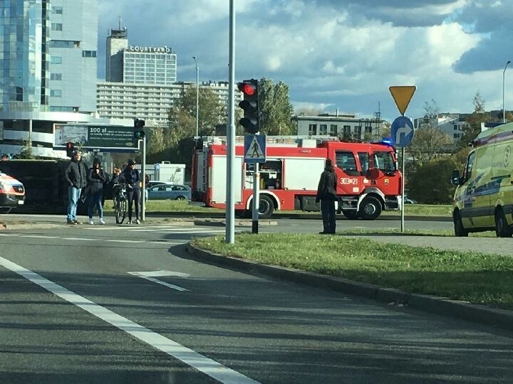 Uwaga! Wypadek karetki i samochodu osobowego w Katowicach