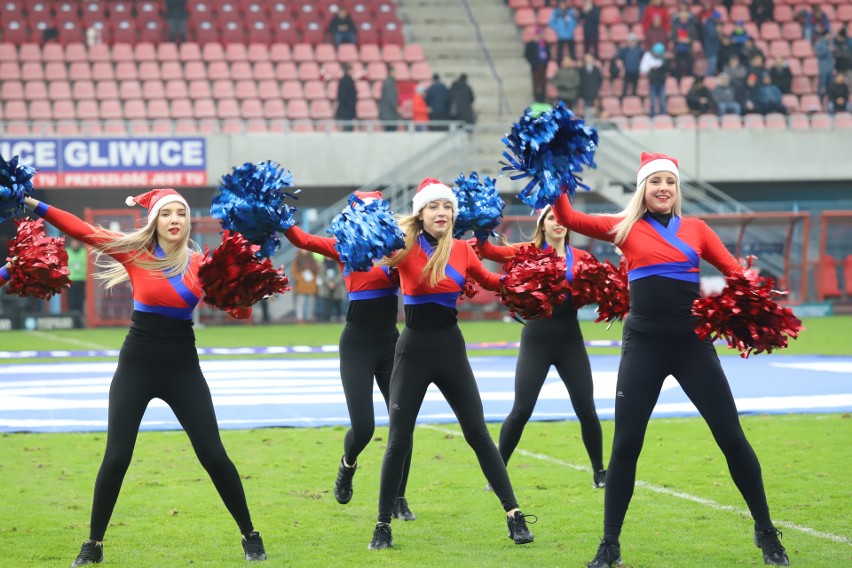 Piast Gliwice - ŁKS Łódź 1:1. Mikołaj i cheerleaderki