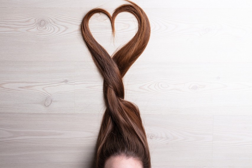 Jak określić porowatość włosów? Dobierz kosmetyki do pielęgnacji włosów odpowiednie do ich rodzaju