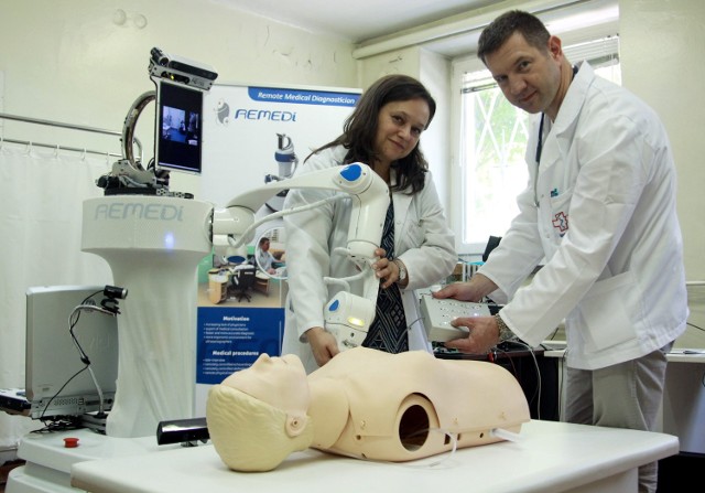 Naukowcy z Uniwersytetu Medycznego w Lublinie pracują nad urządzeniem, które wykona badanie USG i EKG na odległość