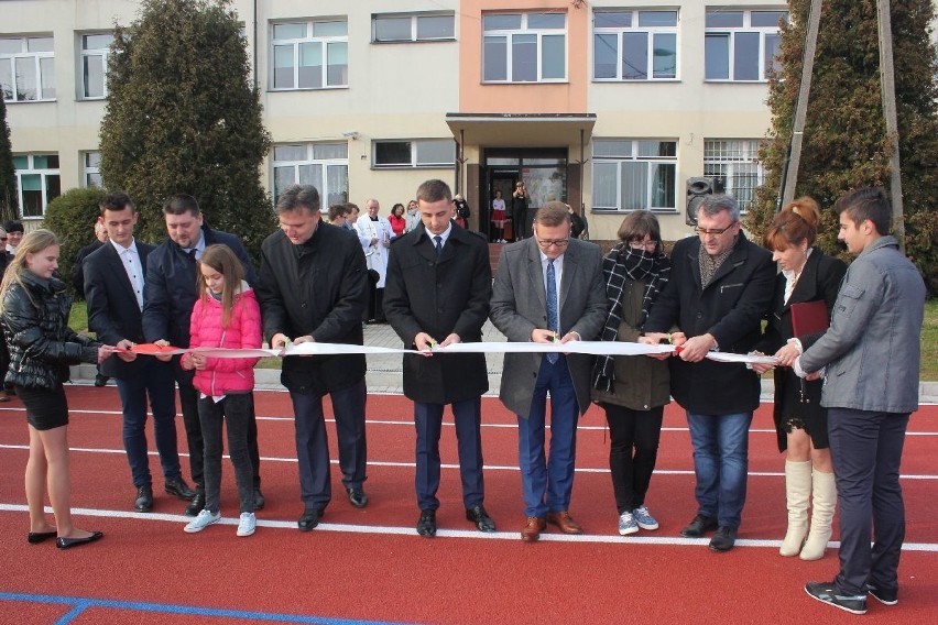 Zespołu Szkół w Grzymałkowie ma super boisko sportowe 