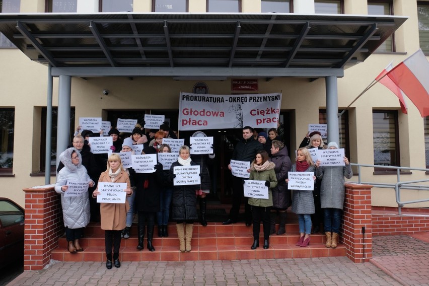 Protest pracowników administracji Prokuratury Rejonowej i