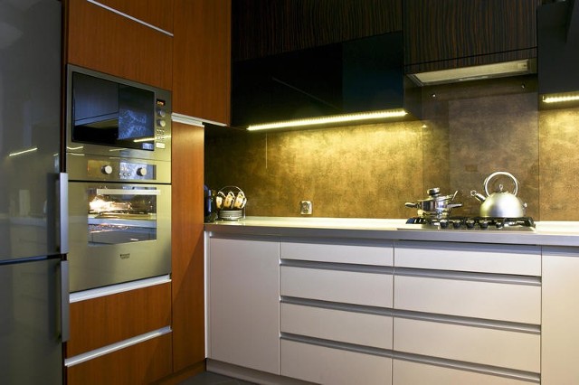 Tynki dekoracyjne w kuchniTynk dekoracyjny w kuchni. Zastosowano efekt rdzy.