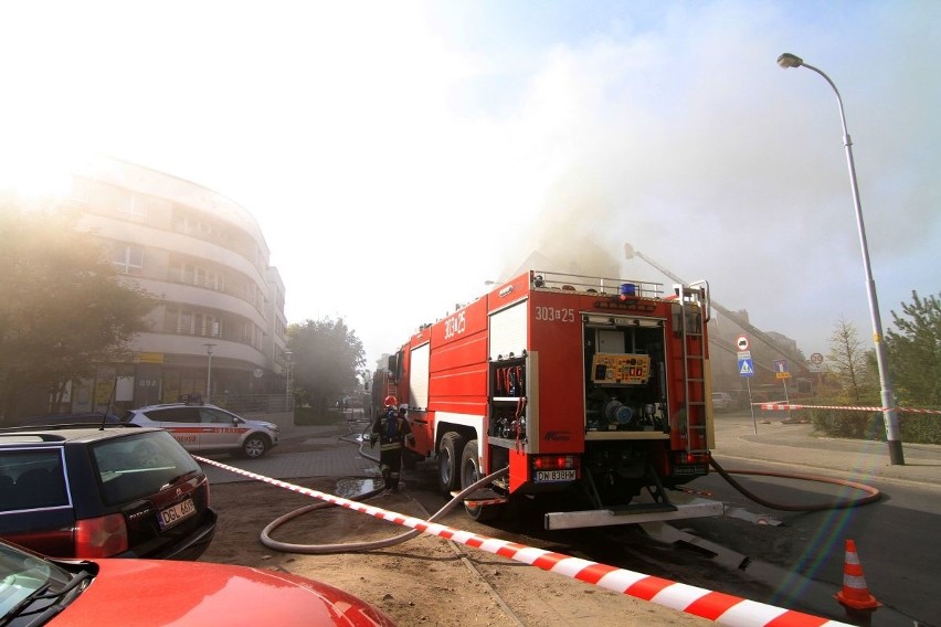 Pożar na Krzyckiej. Osiem zastępów straży w akcji, ewakuowano mieszkańców