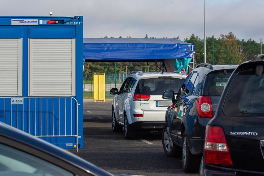 19.10.2020 bydgoszcz punkt poboru probek covid 19 parking...