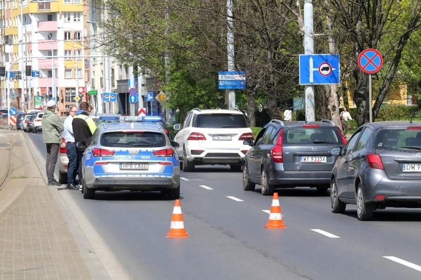 Wypadek i zakorkowana ulica Wyszyńskiego