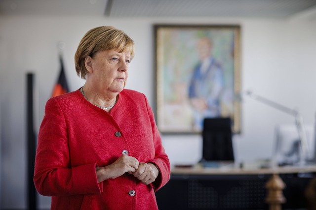 Historia Angeli Merkel będzie musiała zostać napisana od nowa, zwłaszcza ta z ostatnich kilku lat, z zupełnie błędnymi ocenami – podkreśliła szefowa komisji obrony Bundestagu.