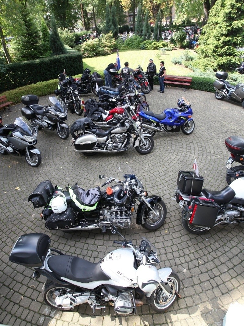 200 motocykli z lekarzami różnych specjalizacji przy ul. Czerwonej [zdjęcia]