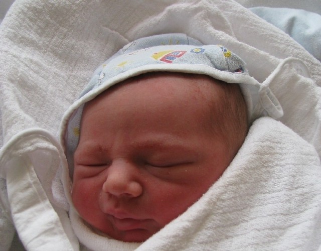 Wiktor urodził się 7 lutego, ważył 3410 g i mierzył 54 cm. To drugie dziecko Olgi i Mariusza Sosnowskich. Z narodzin brata cieszył się 4-letni Tomek