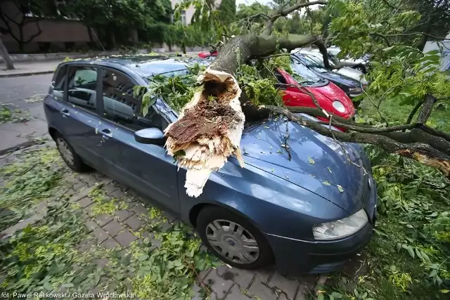 Burza uszkodziła mi samochód. Gdzie się zgłosić? Kto