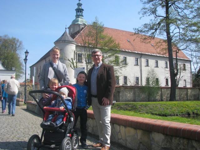 Na Diecezjalne Święto Rodziny w Jemielnicy z Namysłowa przyjechali na nie Wioletta i Jan Gajdowie z trójką dzieciaków:  9-letnim Emilem, 6-letnią Zuzią i 1,5-rocznym Adasiem.