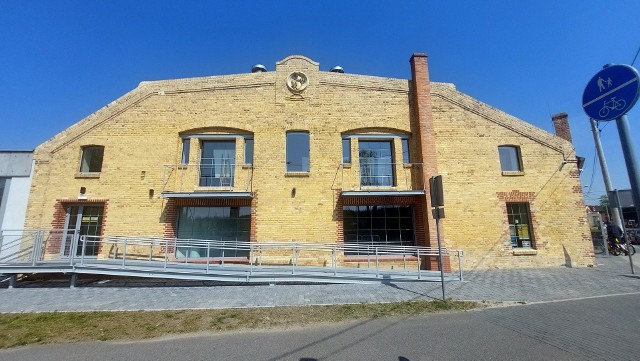 Otwarcie Centrum Kulturalno-Edukacyjnego Światowego Geoparku UNESCO Łuk Mużakowa, mieszczącego się w budynku dawnej stolarni przy ul. Kościuszki 18 w Łęknicy.