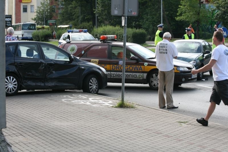 Zderzenie dwóch aut na Wojska Polskiego w Zielonej Górze