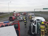 Wypadek na S7 na wysokości miejscowości Ryki. Zderzenie dwóch osobówek i ciężarówki [ZDJĘCIA]