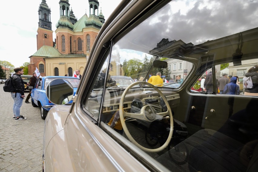 Zabytkowe pojazdy w Poznania. Zobacz zdjęcia ->