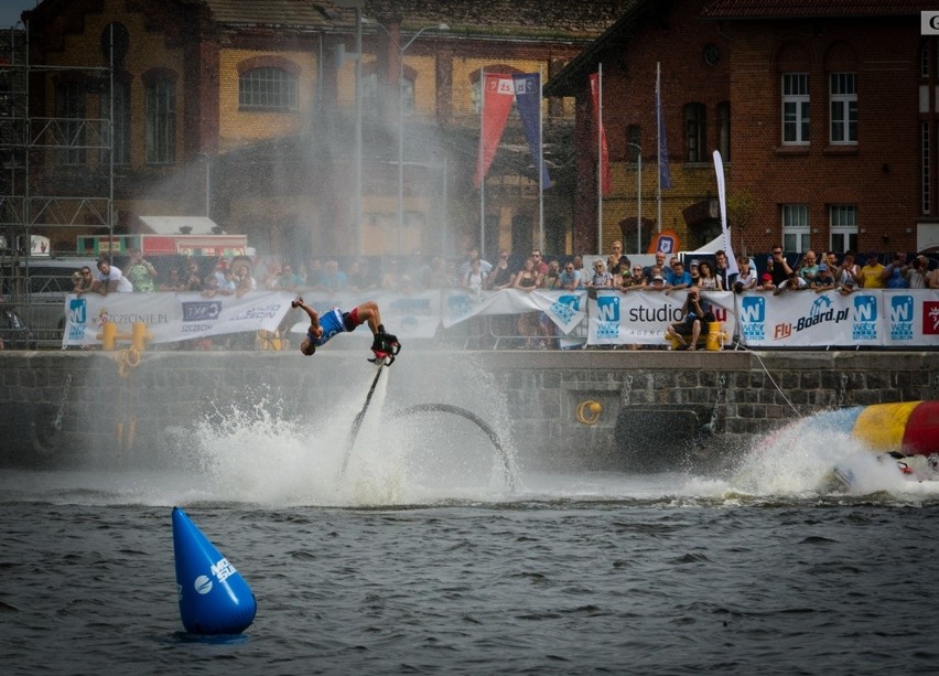 Water Show 2019. Wydarzenie po raz kolejny w Szczecinie zachwyciło widzów [ZDJĘCIA, WIDEO]