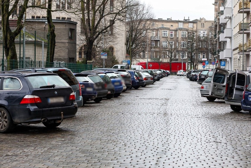 Miejsca parkingowe w Śródmieściu Szczecina. Mieszkańcy walczą o zachowanie obecnego sposobu parkowania po przebudowie ulic