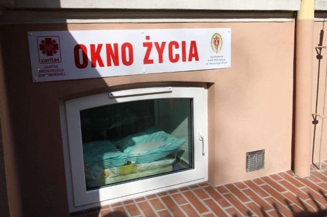 W Gnieźnie znaleziono dziecko w Oknie Życia
