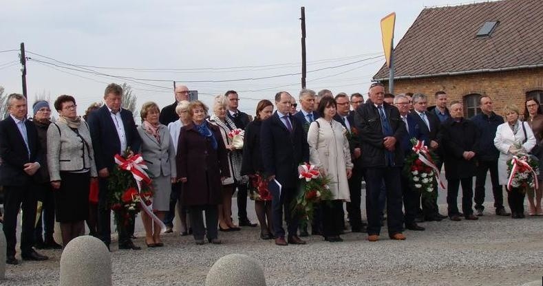 Oświęcim, Brzezinka. Uroczystości w rocznicę  wysiedlenia przez Niemców mieszkańców Brzezinki i okolic w związku z budową Auschwitz ZDJĘCIA