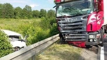 Wypadek w Głowaczowie koło Kozienic. Zginął pasażer busa! W zdarzeniu wzięły udział trzy samochody
