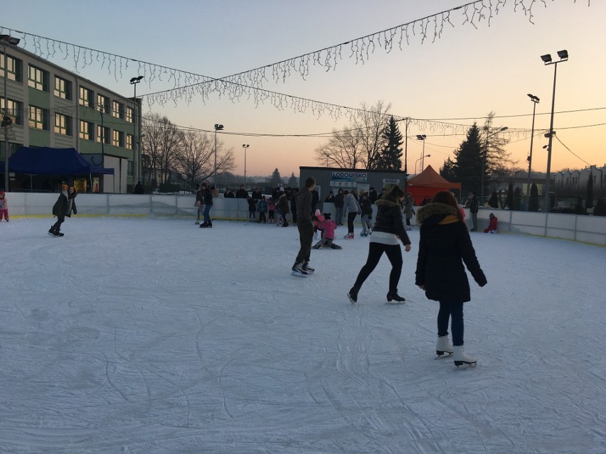 Będzin: zimowe szaleństwo na lodowisku [ZDJĘCIA]