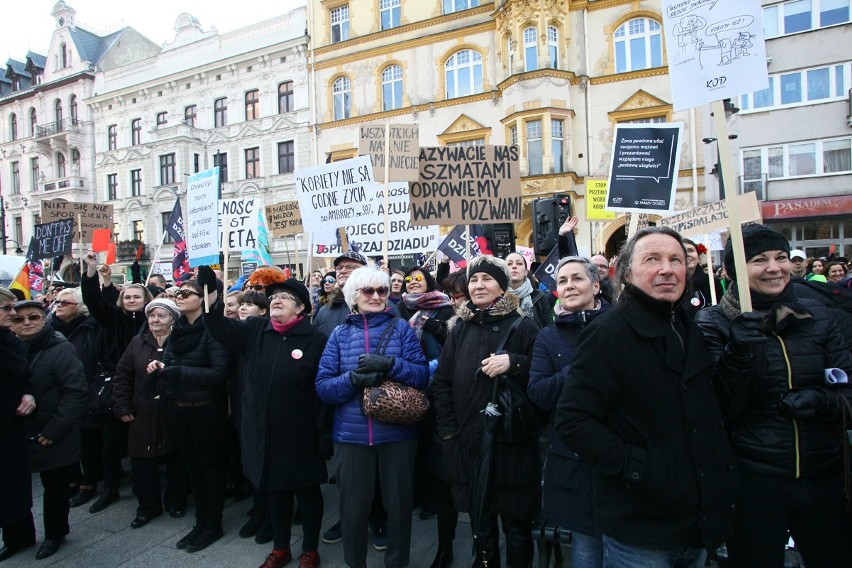 Strajk Kobiet w Łodzi. „Q! Mamy dość!” [ZDJĘCIA, FILM] 