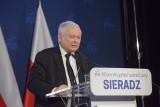 Jarosław Kaczyński entuzjastycznie przyjęty przez sympatyków w Sieradzu