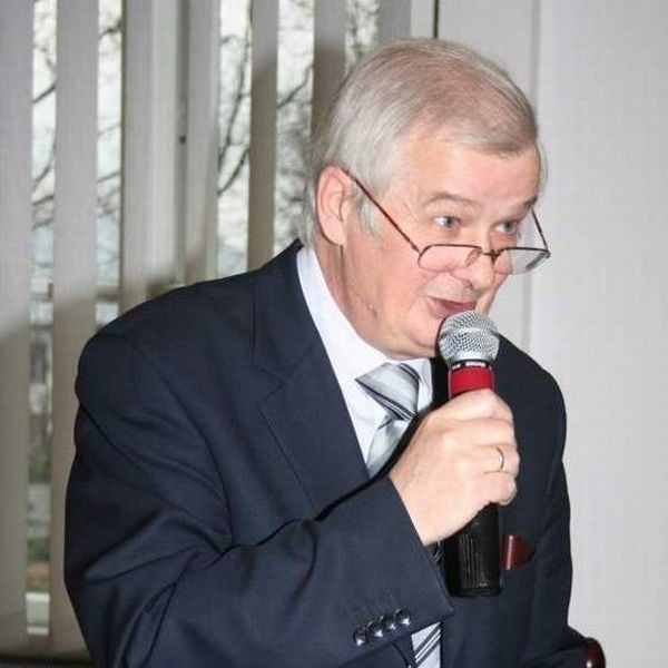 Julian Ozimek, burmistrz Niska oraz  kandydował na posła z Lewicy.