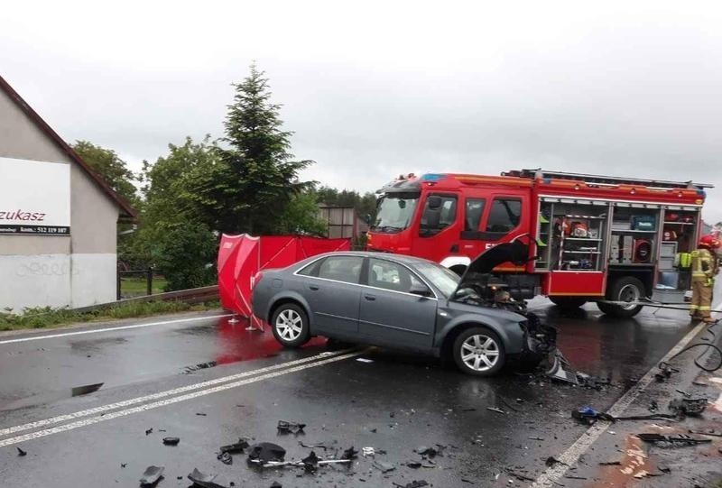 Wypadek śmiertelny na drodze 44 w Zaborzu k. Oświęcimia. Jedna osoba nie żyje, dwie są ranne po zderzeniu dwóch samochodów