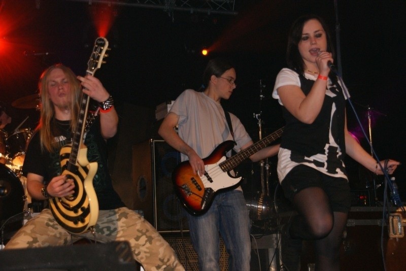 Pro-Rock 2009 w Dobrodzieniu. Na scenie zespól Meteor, od...