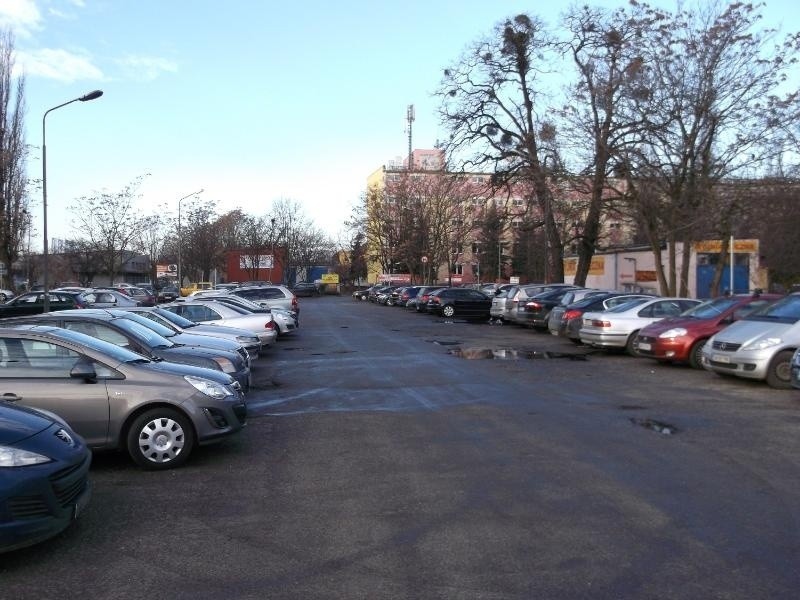 Wrocław: Parking koło dworca Świebodzkiego znów za darmo (ZDJĘCIA)