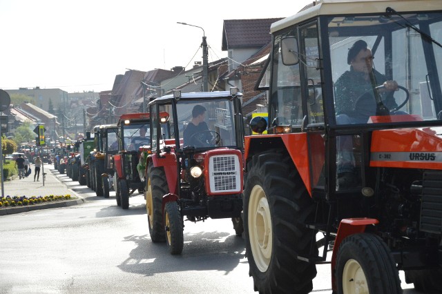 Ciągniki na ulicy 3 Maja