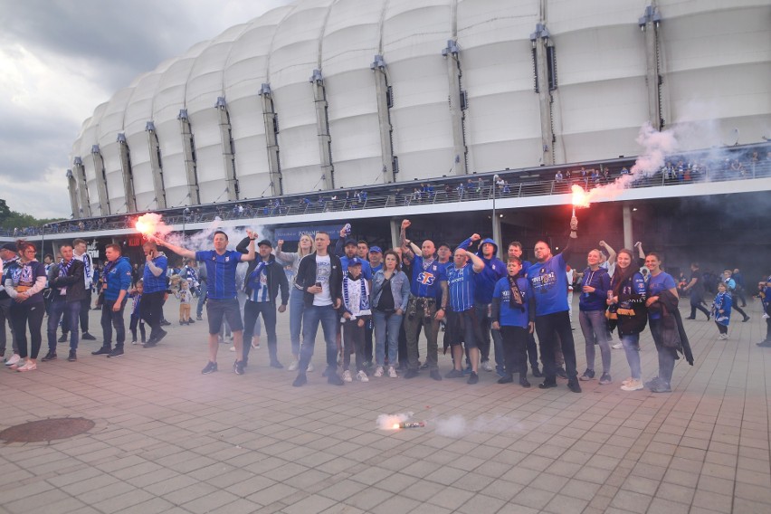 Kibice Lecha Poznań pod stadionem przed meczem z Zagłębiem...