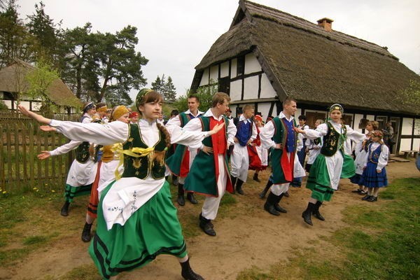 Piknik folklorystyczny "Czarne Wesele" w skansenie w...