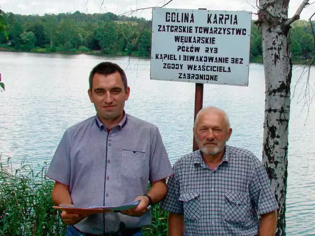 Prezes Zatorskiego Towarzystwa Wędkarskiego Robert Kajfasz (z lewej) i były szef ZTW Leszek Malik podkreślają w imieniu całego środowiska, że zbiornik Tęczak powinien pozostać w Naturze 2000