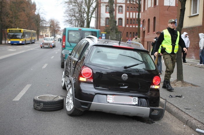 Kolejne groLne zderzenie samochodów w Slupsku. Doszlo do...