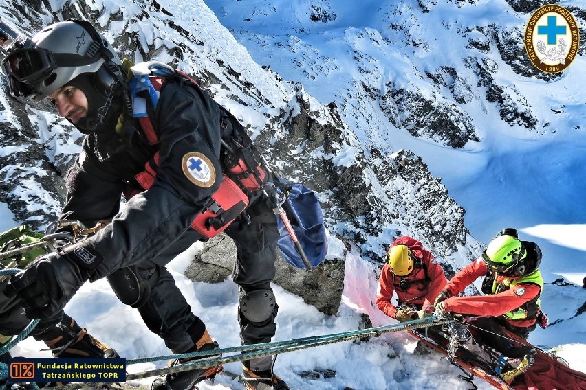 Tatry. Ratownicy TOPR ryzykują własne życie, a marnie zarabiają. Chcą podwyżki pensji 