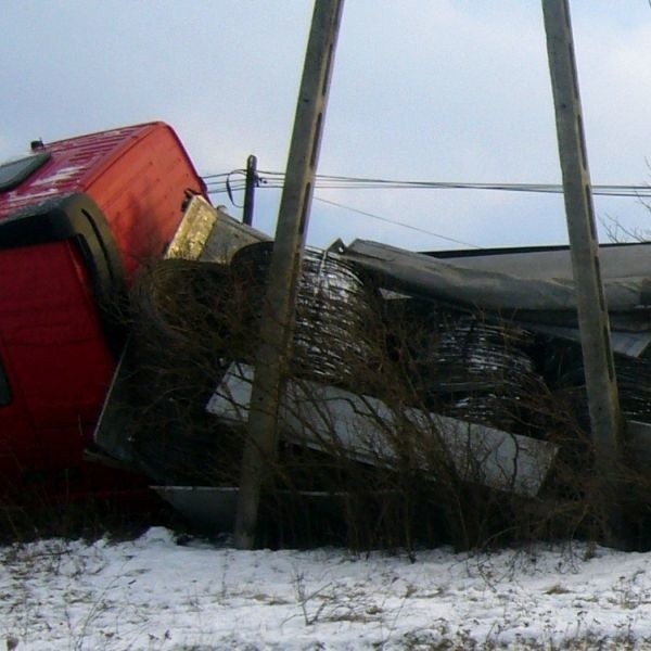 W groźnie wyglądającej kolizji ciężarówek nikt nie ucierpiał.