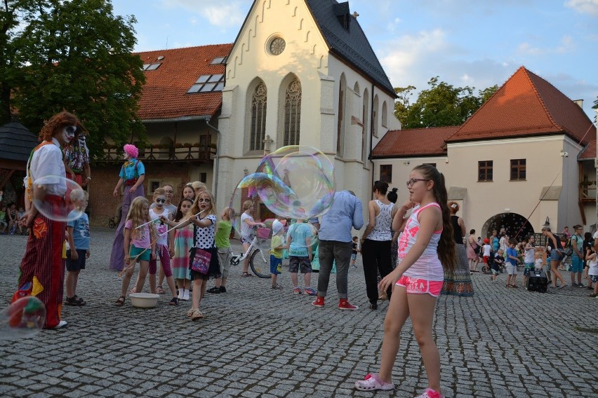 Nocy z Duchami zawsze towarzyszy świetna zabawa