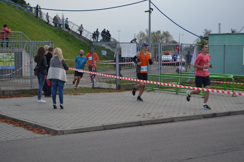 City Cross Częstochowa: 230 biegaczy na trasie miejskiego katorżnika [ZDJĘCIA]