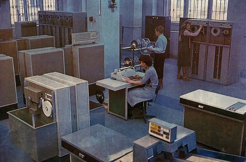 - XYZ, pierwszy działający komputer polskiej produkcji,...