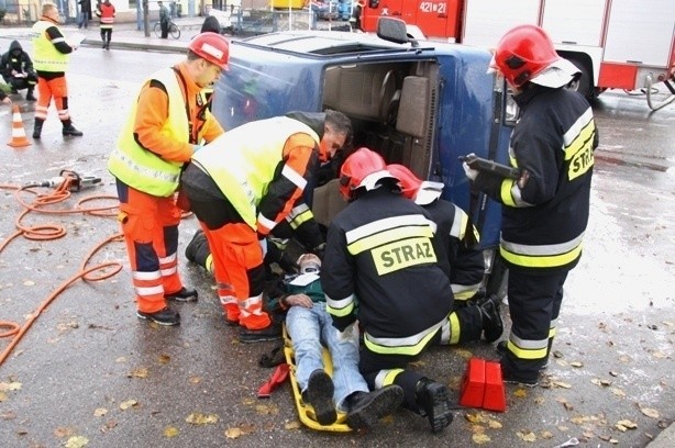 Ćwiczenia "Wypadek Masowy - Kibice 2013" odbyły się na ulicy Przemysłowej w Kazimierzy Wielkiej.