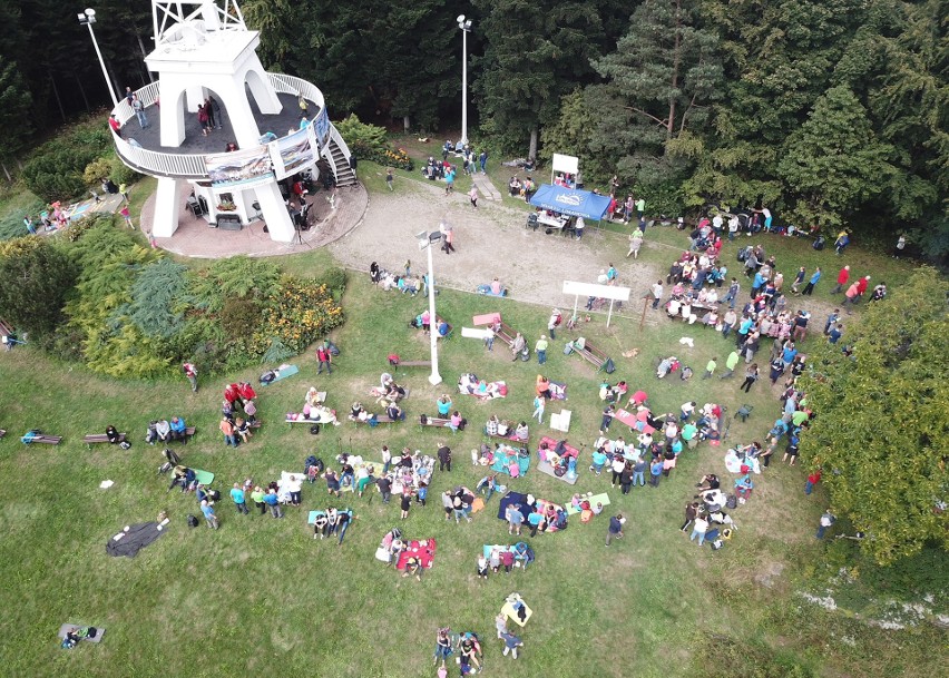 Odkryj Beskid Wyspowy. 53 złote rysie na Miejskiej Górze. W niedzielę szczyt zdobyło ponad 700 turystów