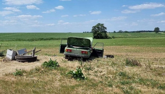 Trzy osoby poszkodowane w wypadku jechały wartburgiem.