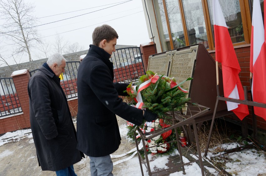 Sosnowiec: kwiaty na Konstantynowie i cmentarzu w Zagórzu w rocznicę strzałów pod Katarzyną ZDJĘCIA