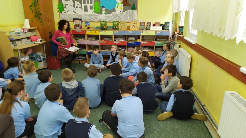 Spotkanie z pisarką Pauliną Płatkowską w Szkole Podstawowej nr 1 w Brzezinach