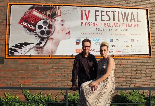 Małgosia Nakonieczna i Łukasz Mazur wystąpili podczas czwartej edycji Festiwalu Piosenki i Ballady Filmowej w Toruniu.