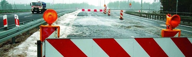 Wjazdy i zjazdy z obwodnicy Wasilkowa nadal są zamknięte. Droga nie może zostać oddana do użytku, bo jeszcze nie są gotowe ekrany akustyczne.